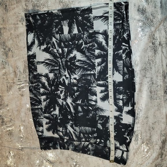 Fabletics Cora Palm Tree Skirt - Picture 5 of 9